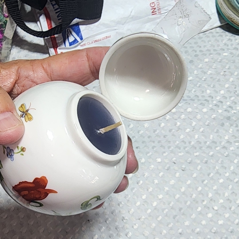 ELIZABETH ARDEN EUC NEVER USED CHELSEA GARDENS CANDLE CERAMIC JAR - Picture 4 of 4